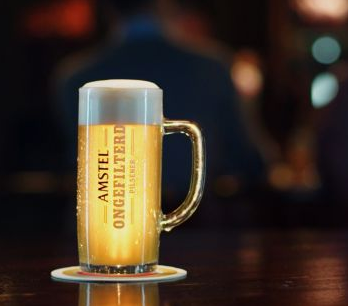 Amstel Ongefilterd in een glas